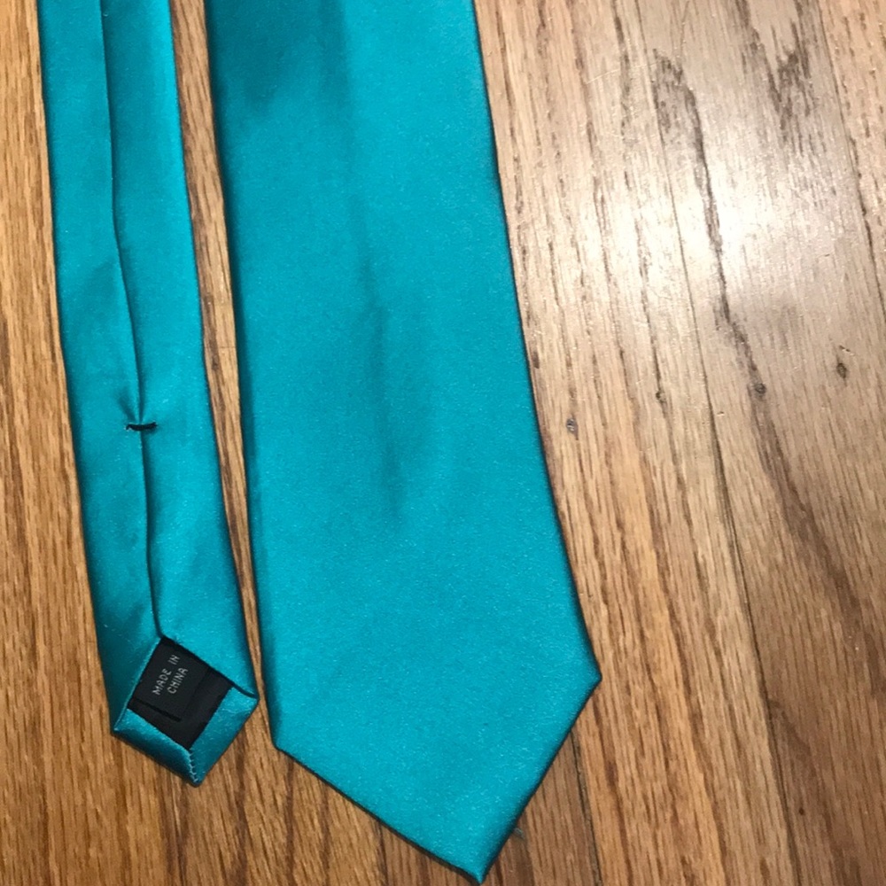 Turquoise tie - Picture 2 of 3
